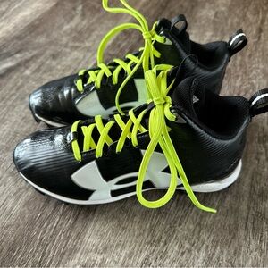 Under Armour Crusher Black RM Football Cleats 1286601-001 Size 3.5Y